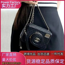 �ٴ�μ�б���Ů���ǾW�tͬ��r�к�ɫ���C��2025С������CŮ��