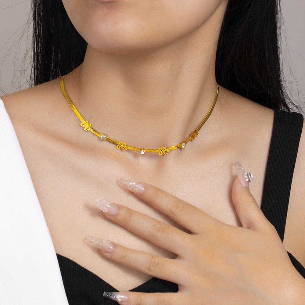 Joyería Al Por Mayor Elegante Mariposa Acero Titanio Enchapado Collar Cadena De Serpiente display picture 6