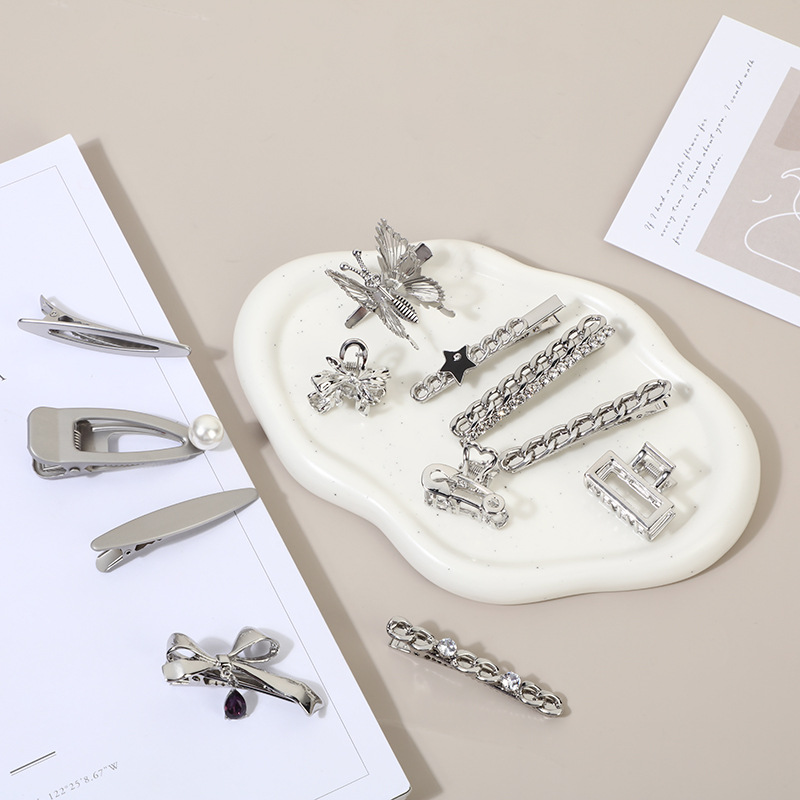 Silver glossy minimalist hair clip, cool-girl fashion bow hairpin, petite side clip for girls—stylish hair accessory