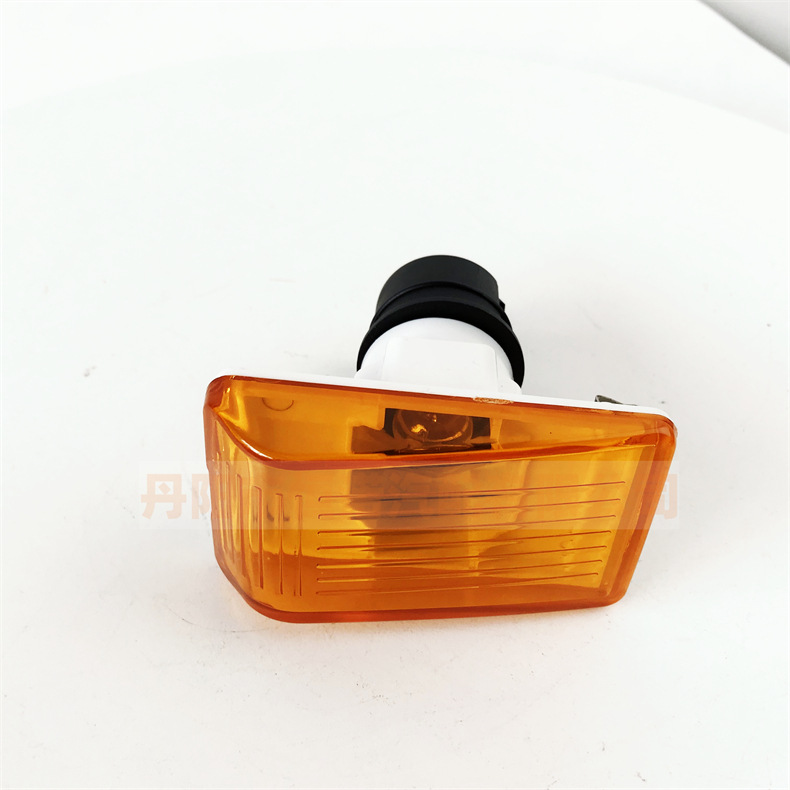 1304787 / 1315121 Fábrica de accesorios adaptada a la luz lateral del camión de Scania