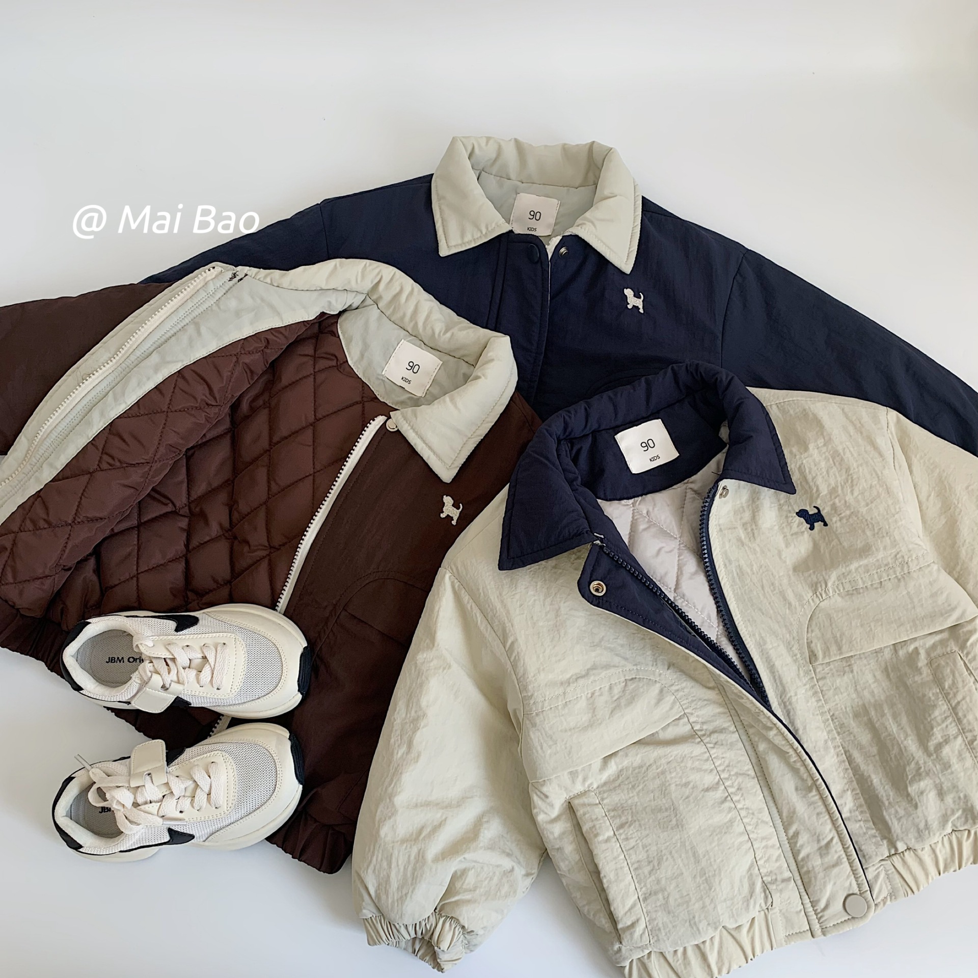 Mai Bao abrigo infantil de invierno 2024 nuevos productos para niños y niñas, chaqueta de algodón con collar de color contraste, chaqueta de algodón de caricatura para bebés