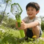 小朋友观察户外放大镜捕虫器