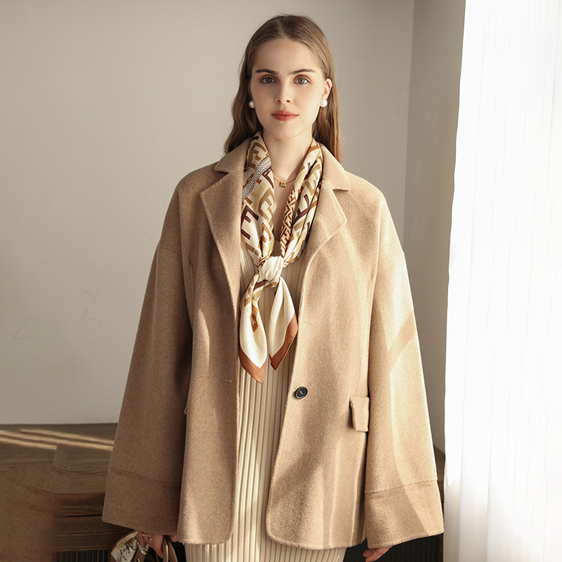 Diseño europeo y americano letra impresa 90 bufandas cuadradas temperamento elegante para mujeres con un chal decoración profesional bufandas