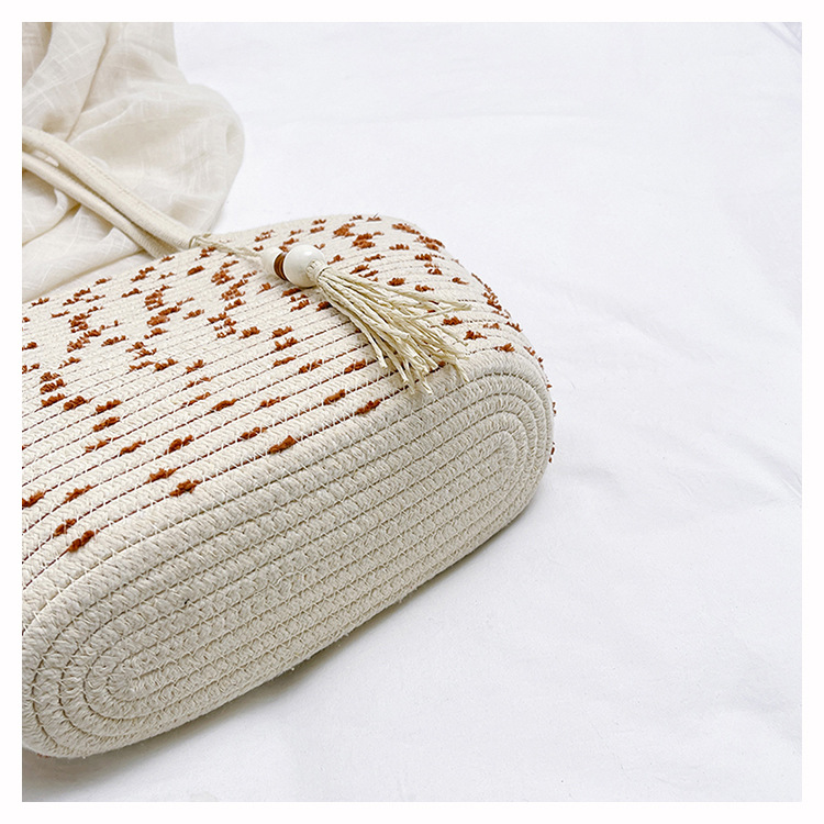 A trendy and stylish underarm bag for summer, a simple single-shoulder bag for women, and a fashionable, casual, and high-quality bag undefined