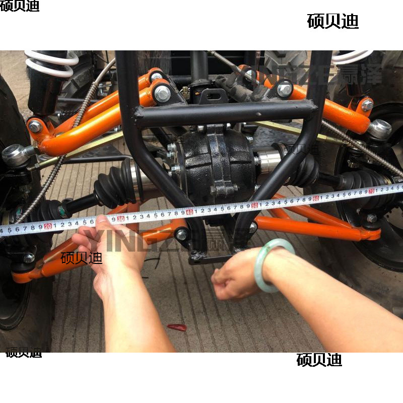 ゴーカートの部品を改造したビーチカー四駆前後の独立吊りシステムの歯は腕の羊の角を包みます。|undefined