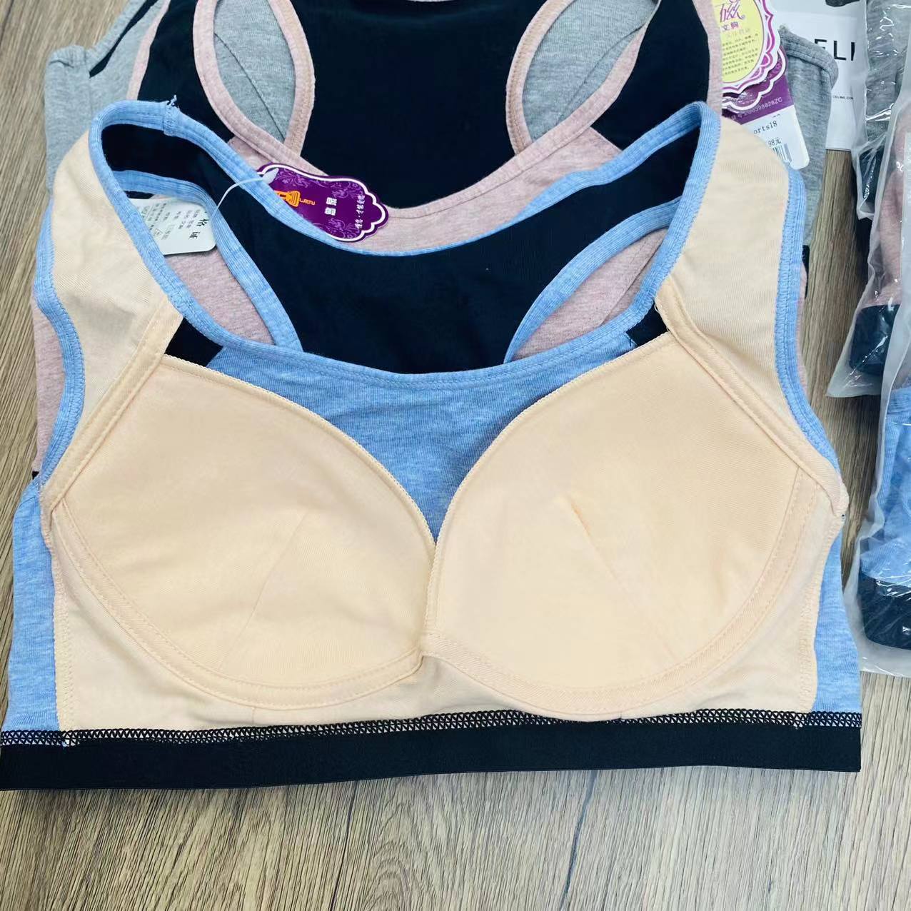 Nuevo chaleco sin costura de alta elasticidad fija de taza de mujer chaleco sin anillo de acero bra de yoga ropa interior deportiva mujer al por mayor