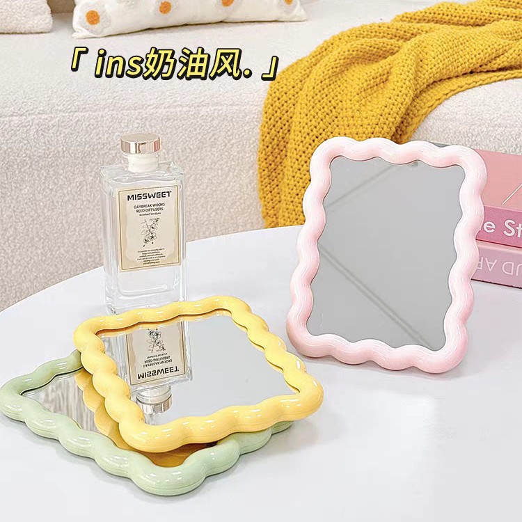 Espejo de belleza de color caramelo de escritorio dormitorio mirillo plegable dormitorio de estudiantes espejo de maquillaje de alta definición