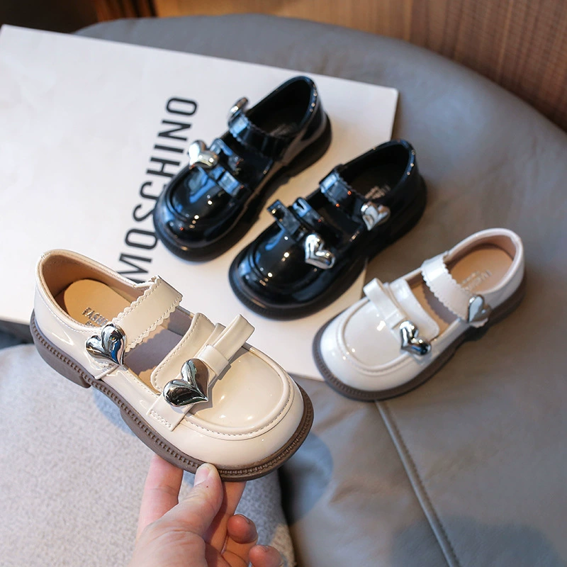 Детские маленькие кожаные туфли, обувь для девочек, новинка 2025, туфли на мягкой подошве для девочек, модная детская обувь для выступлений для малышей и средних детей.