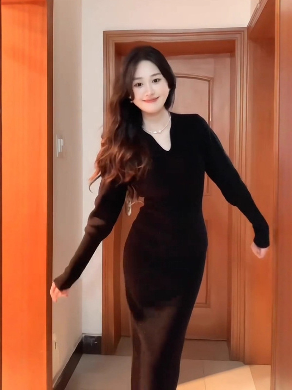 【现货】高级感软糯针织连衣裙女秋冬气质收腰显瘦长款内搭毛衣裙|undefined