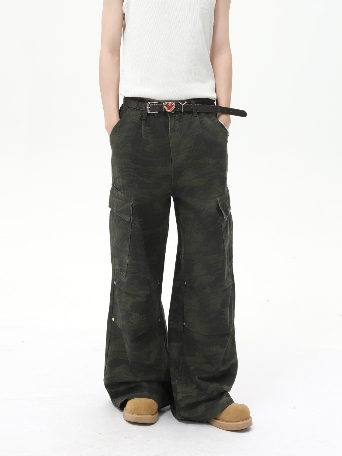 MTLCLOTHES para hombre | Vaqueros sueltos de algodón de camuflaje con diseño plisado de calle grande de bolsillo americano