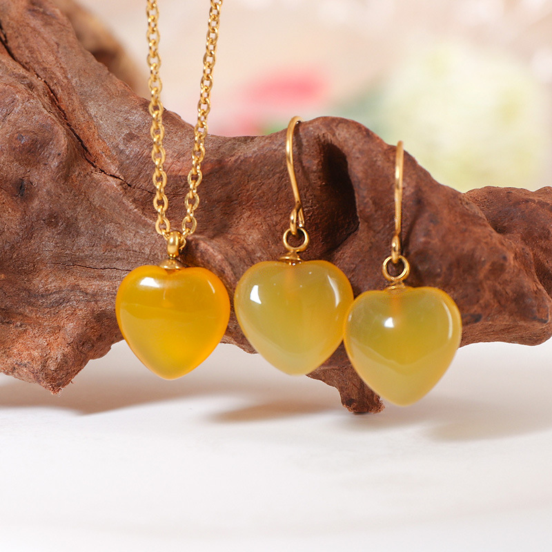 Conjunto de joyería europea y americana Collar de piedra natural en forma de corazón Pendientes de amor Verano femenino Advanced Sense No se desvanece Joyas de acero de titanio