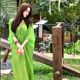 新中式绿色v领连衣裙女夏名媛高级感改良汉服慵懒风宽松度假长裙