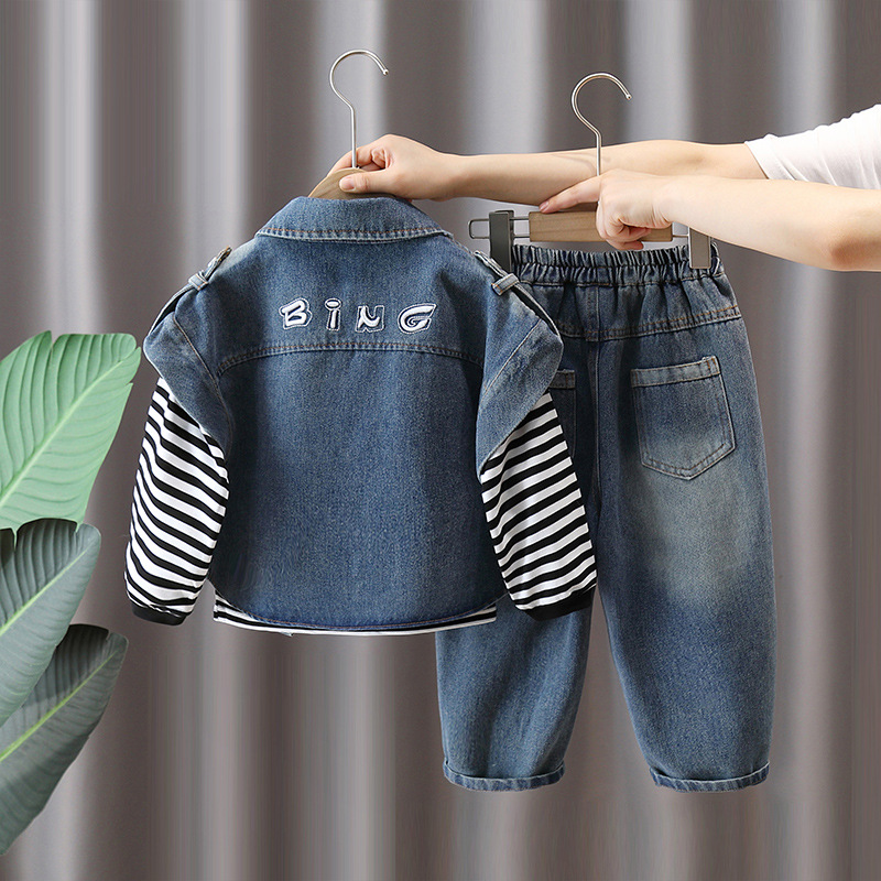 7608 Traje de primavera para niños Chaleco de mezclilla de estilo coreano de primavera y otoño Camiseta de celebridades de Internet de tres piezas