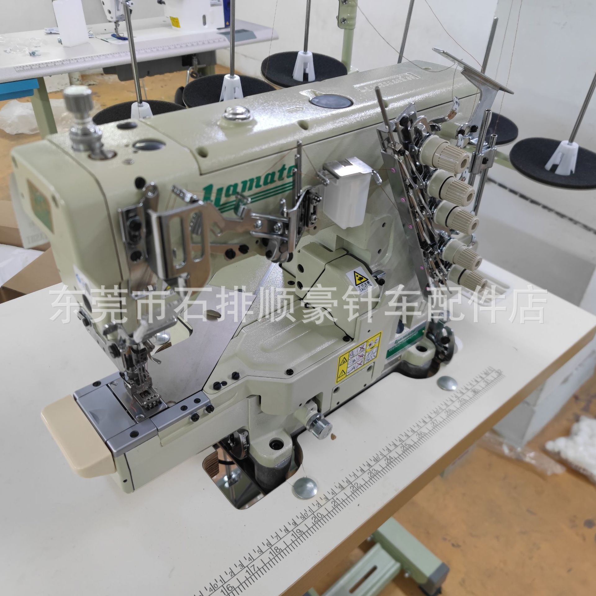 Nuevo japonés Yamato Daiwa VG-2700 computadora pequeña cabeza cuadrada máquina de coser de tres agujas máquina de coser de cinco hilos