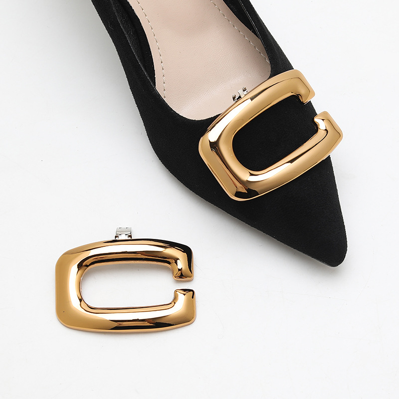 Cボタンの金属の靴は国境を越えて靴の花の靴を掛けます。