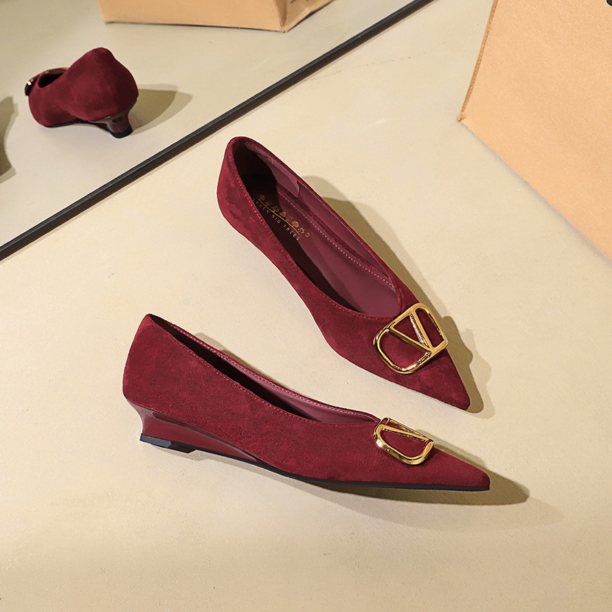 6300-K117 French style low heel pointed shallow mouth fashionable V-button suede casual commuting shoes slope follow-up shoes for women