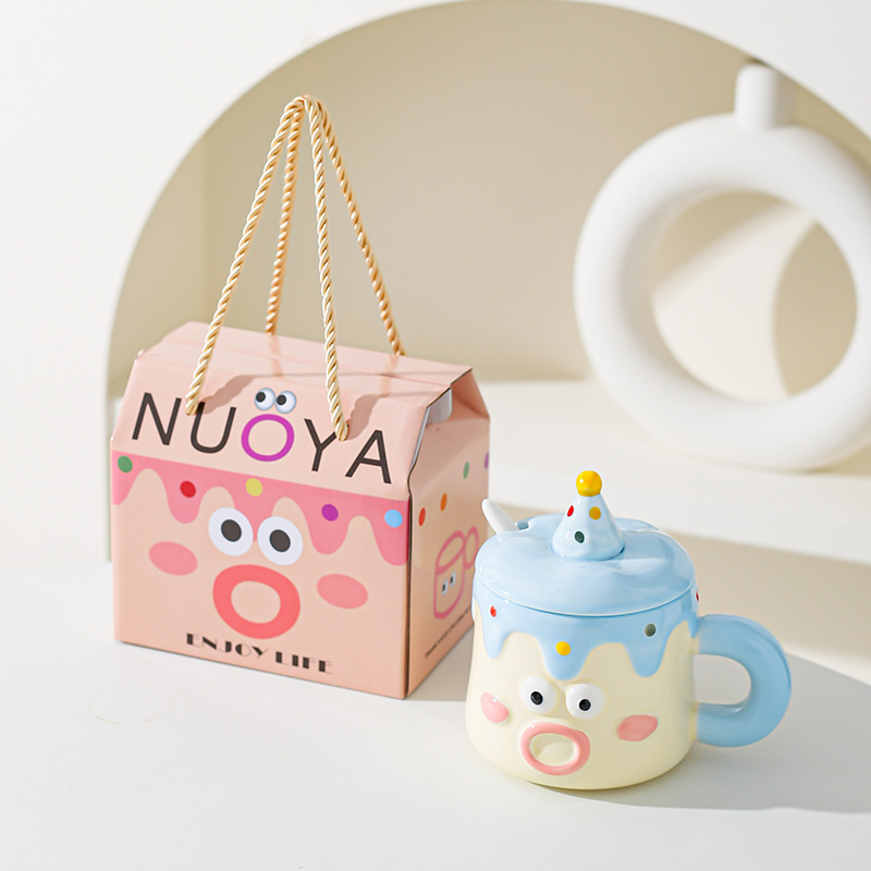 Tazas de dibujos animados pintadas a mano con cubierta de cuchara pareja taza de agua extraña taza de regalo de emoticon casera taza de desayuno de leche