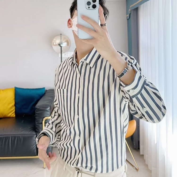 Camisa de primavera y otoño Chaqueta delgada de lujo ligera para adolescentes Camisa casual de negocios de manga larga a rayas verticales para hombres