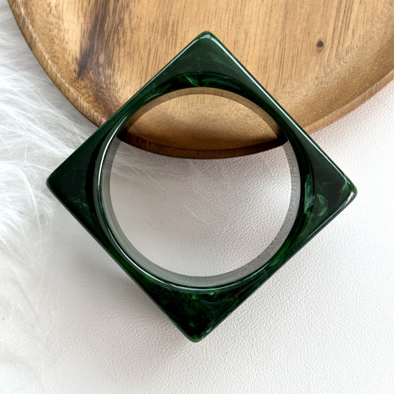Resin Chain Material 1 Piece Quantity Banquet, Travel Occasion Casual Simple Style Solid Color Geometric Resin Bangles Wholesale