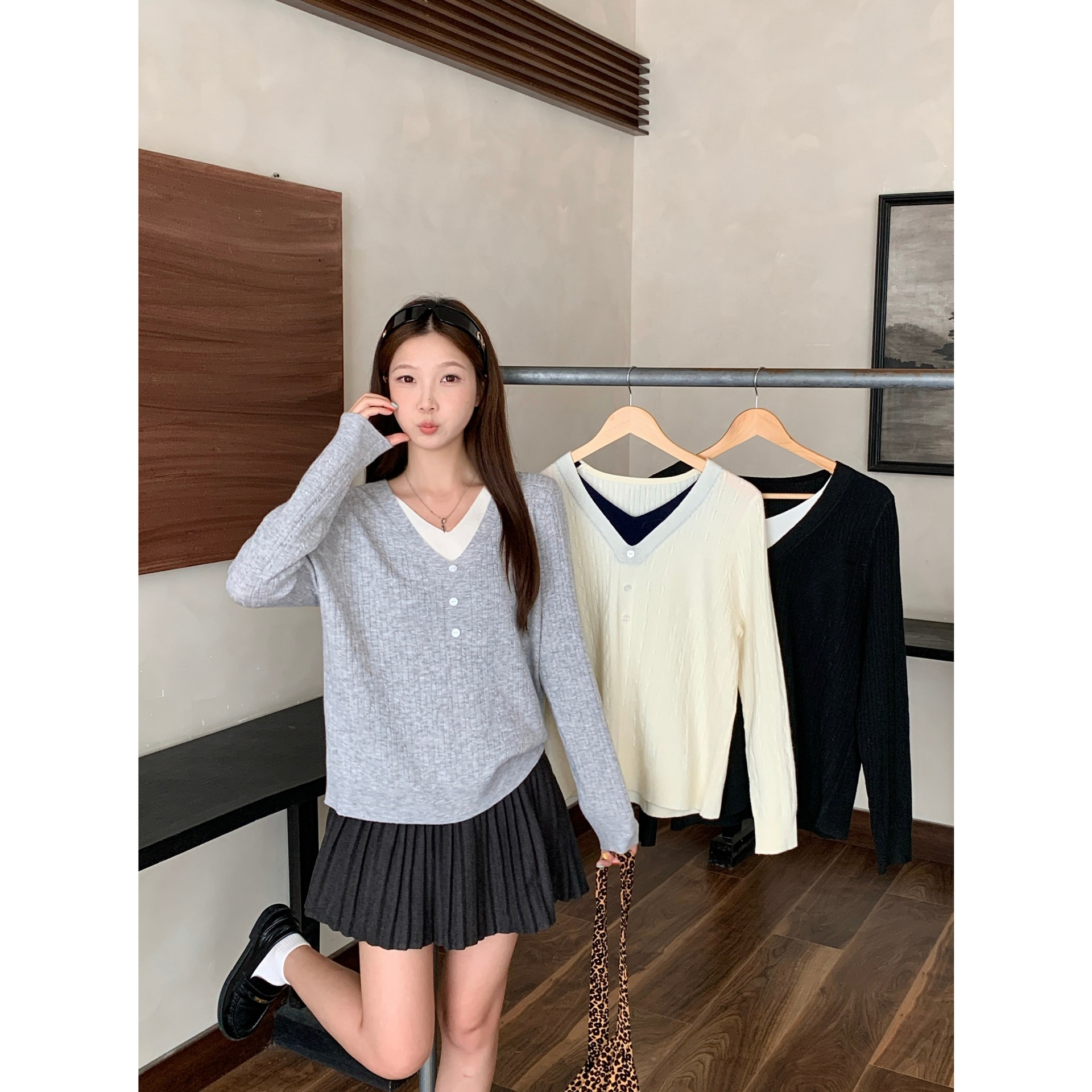 Real shot of 2026 autumn new style plus size faux two-piece V-neck knit sweater for chubby girls, Korean style loose base sweater 69463