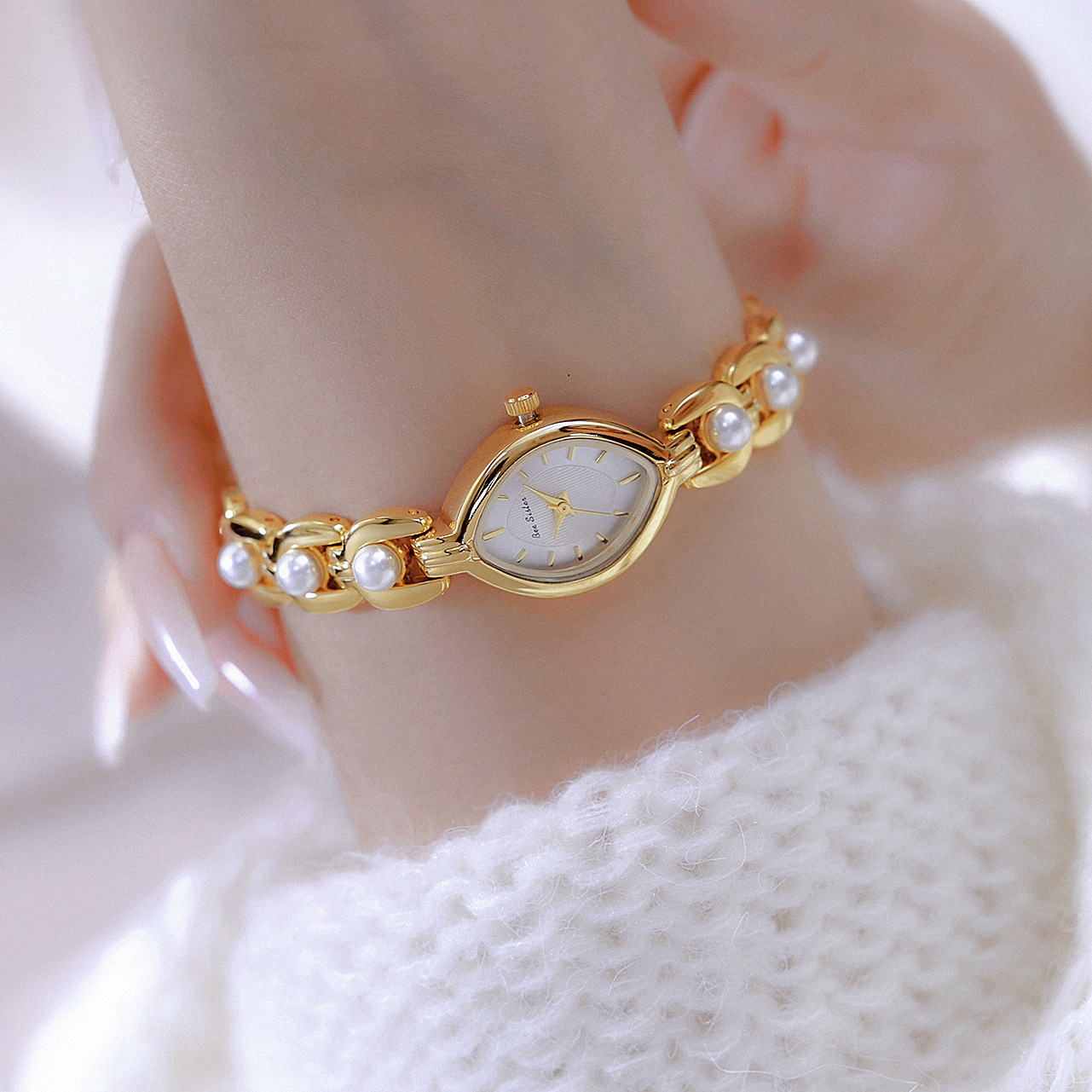 45g Weight Tempered Glass Mirror Material Alloy Strap Material Watch Classification Pointer Display Type Jewelry Buckle Buckle Style Diamond Dial Shape Daily, Street Occasion Quartz Movement Solid Color Pattern All Seasons Season Women's Gender Casual, Commute Style Casual Commute Solid Color Jewelry Buckle Quartz Watch 3