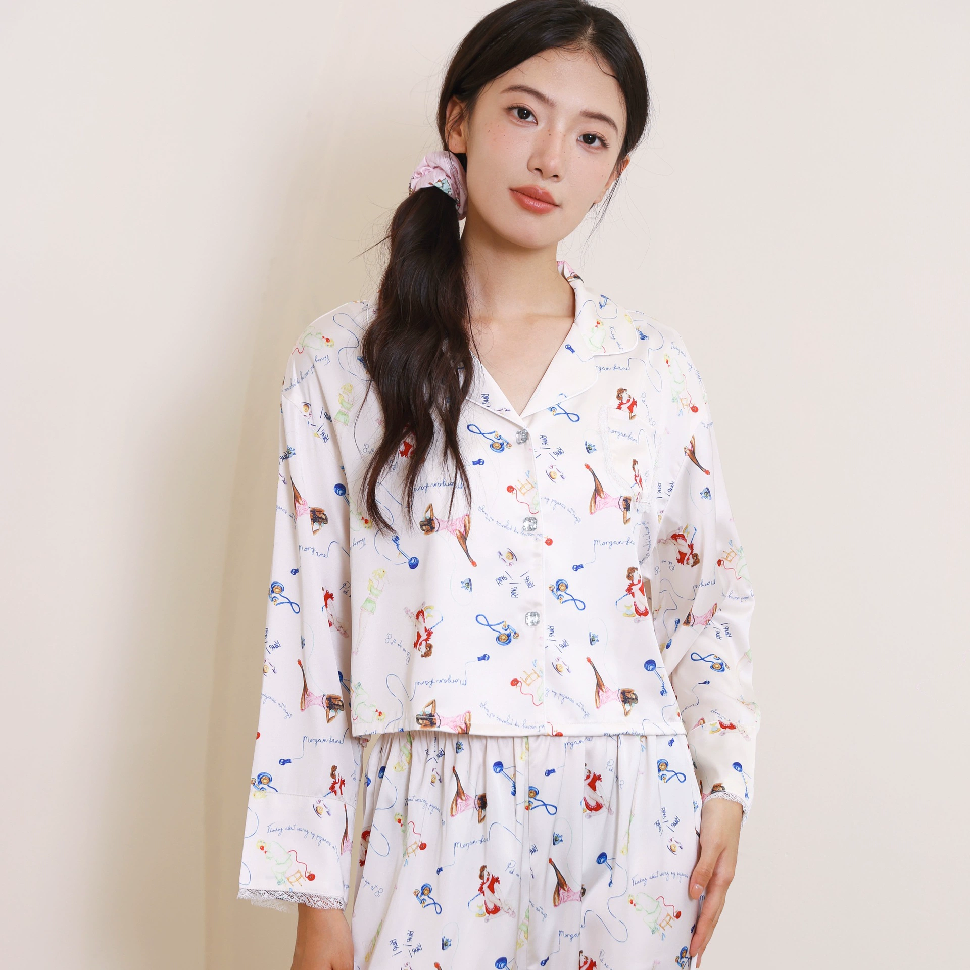 Женская пижама из ледяного шелка, весенне-осенний тонкий вариант, комплект с длинными рукавами и длинными брюками, с цветочным принтом, в стиле интернет-знаменитостей, можно носить на выход, домашняя одежда.