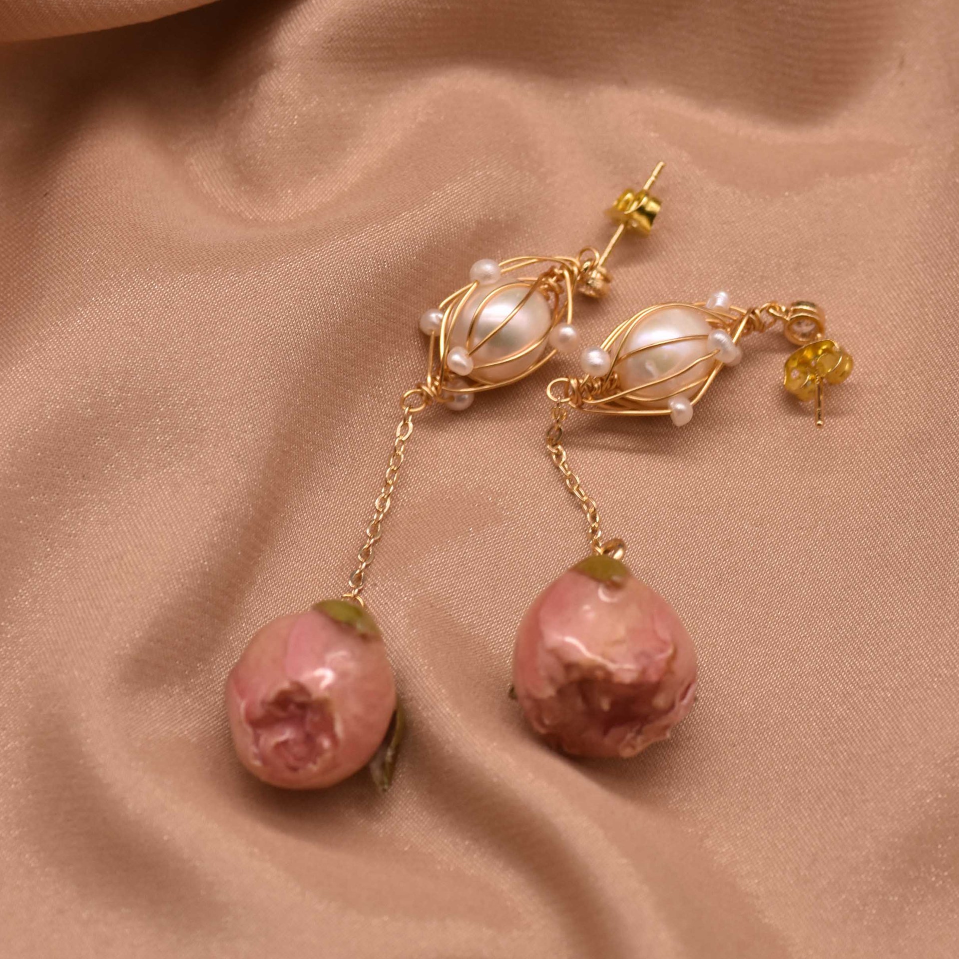 Perla pendientes de perla de alta calidad pendientes de perla de estilo largo pendientes de flor de goteo simple hechos a mano al por mayor natural