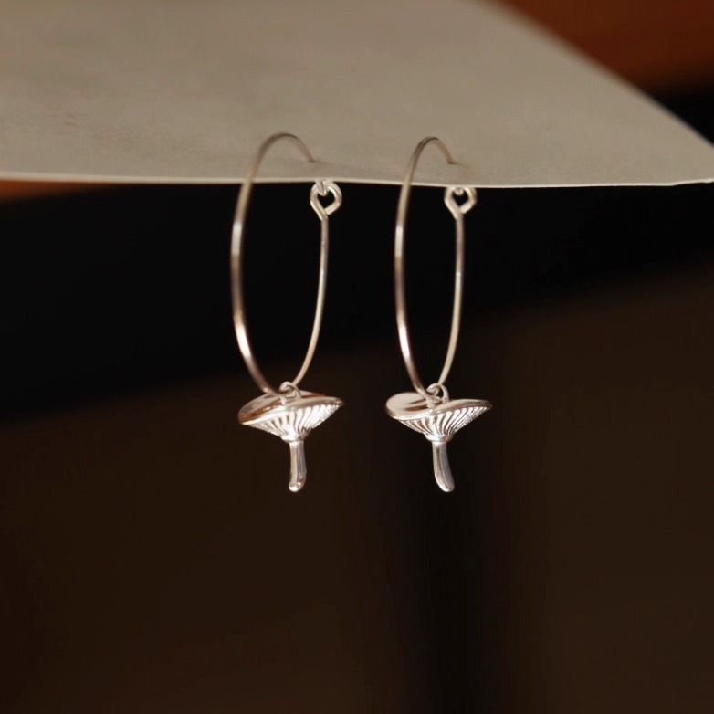 Agile elegant genuine design earrings
