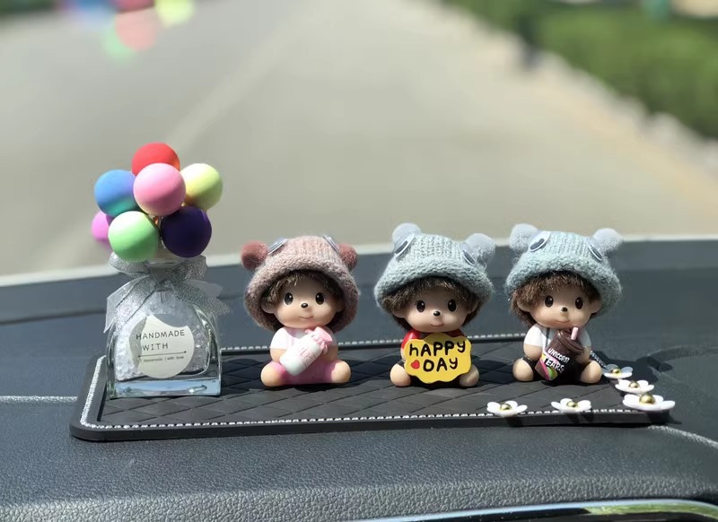 Cute car decoration car perfume ornaments creative personality Mengqiqi center console car interior supplies balloon women