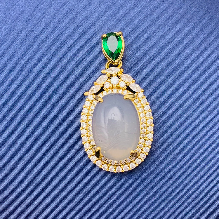 百種類のペンダントは心のままにファッションの経典を配合します。カップルの美しいペンダントは親友のアクセサリーを送ります。