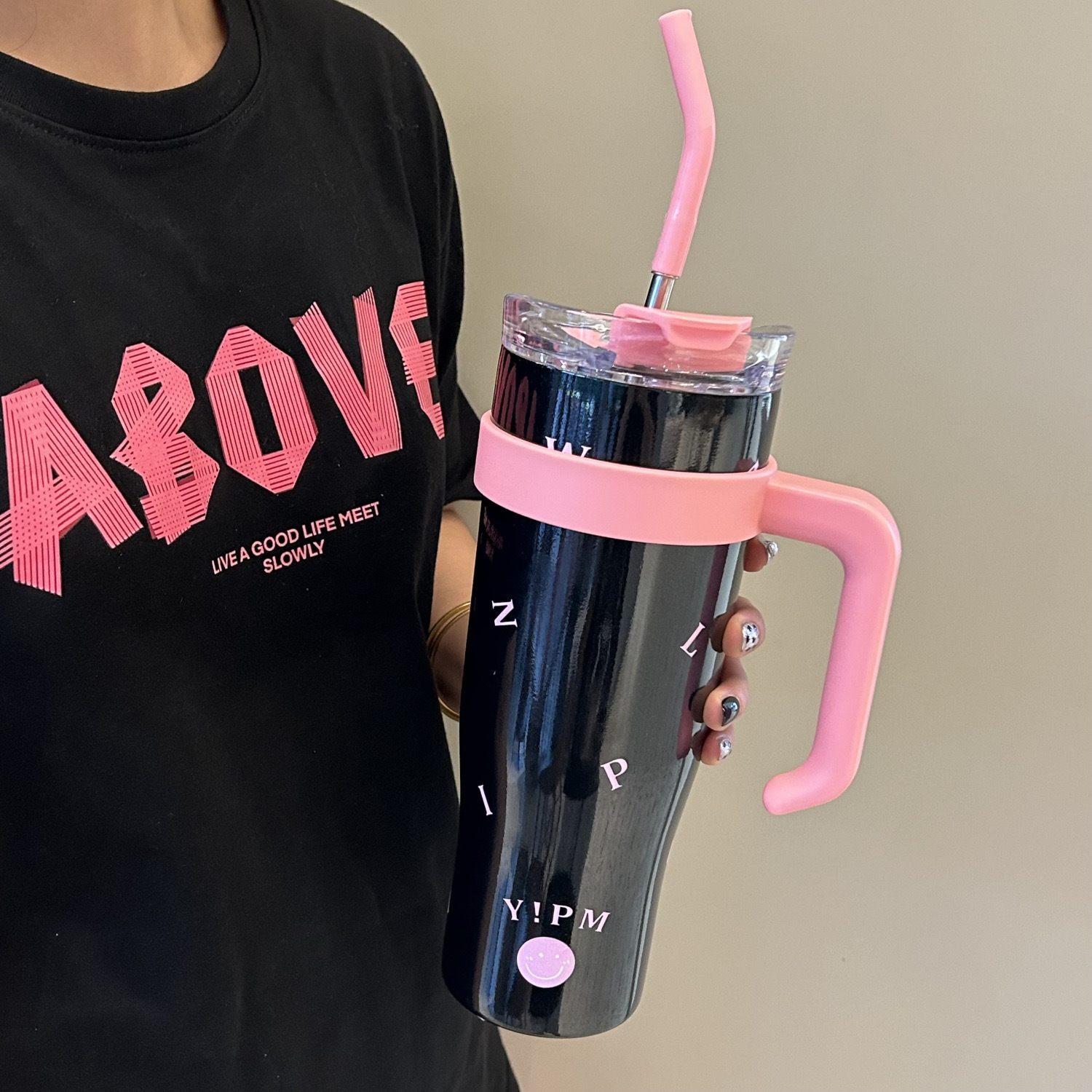 Tiktok mismo alivio tridimensional de acero inoxidable taza de vacío ins nicho ligero de lujo de gran capacidad taza de vacío de paja en stock