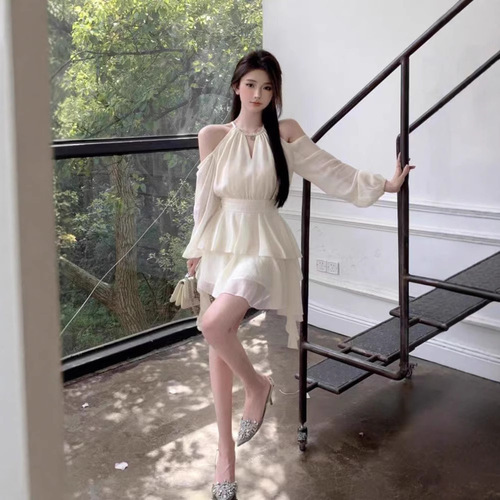 Elegant French-style champagne-colored chiffon dress: Autumn/Winter chiffon mini skirt with ruffled edges, cinched waist—perfect for a romantic date or as a princess-like short gown.