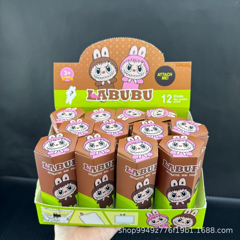 国境を越えた新製品 Labubu 携帯電話ステッカー、トレンディなブラインドボックス漫画人形、コンピュータ装飾品、車載用|undefined