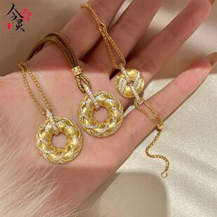 New Chinese style gilt-woven gold-dotted diamond peace buckle pendant necklace autumn and winter new light luxury fashion jewelry set