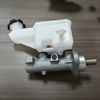 Hyundai H350 Brake Master Cylinder 58620-59000 In Stock With Sensor Interface (Brake master cylinder)