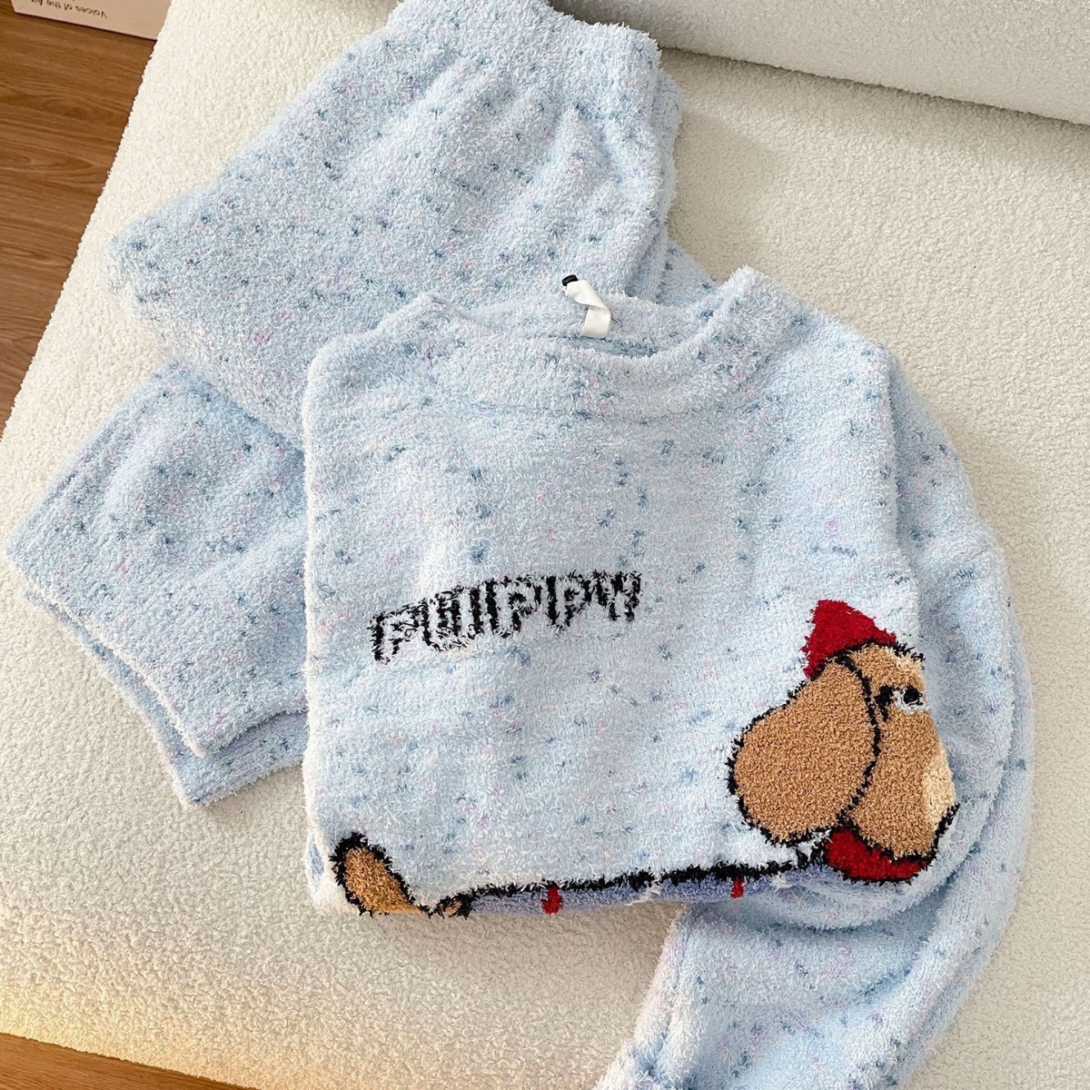 Pijamas al por mayor transfronterizos de mujeres otoño y invierno mitad de terciopelo grueso chaqueta caliente manga larga dibujos animados suave set de ropa para el hogar
