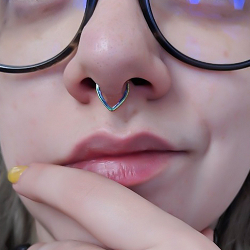 16G labret stud size and finish detail