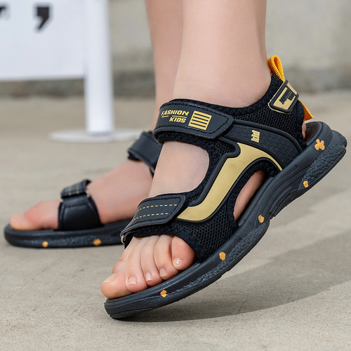 Children's summer sports sandals with breathable mesh, suitable for middle-aged children and kids, featuring holes for ventilation.