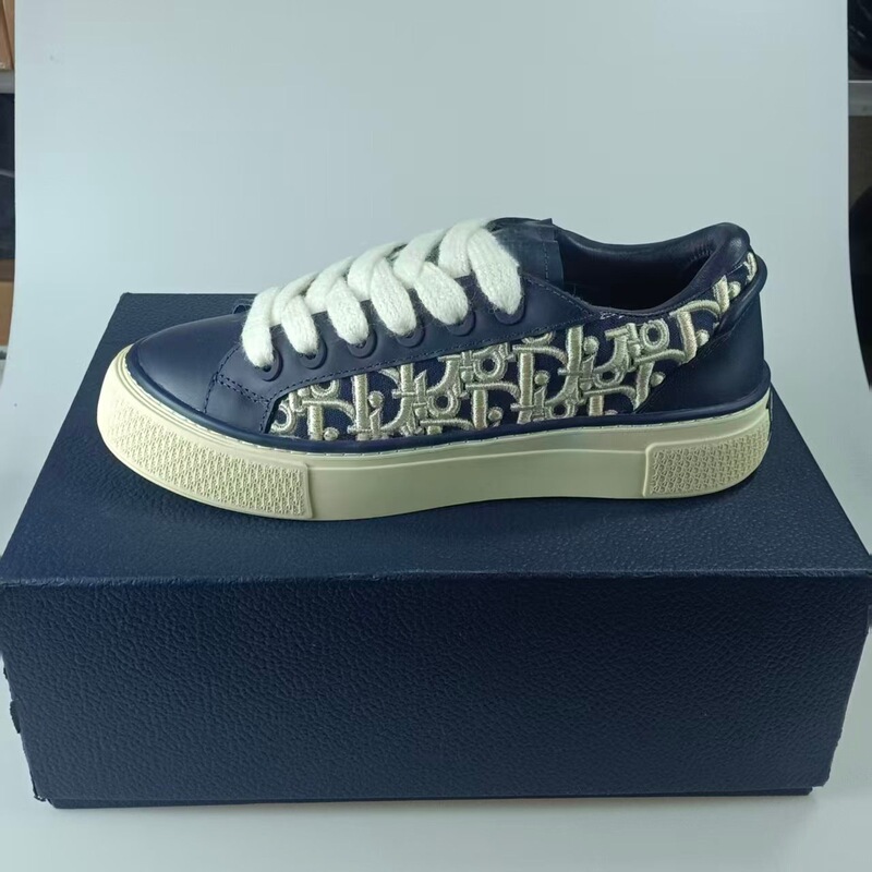 Top Version New Genuine Leather High-End Breathable Casual Sneakers for Men and Women, European Style, Light Luxury, Fashionable and Versatile Top Version New Genuine Leather High-End Breathable Casual Sneakers for Men and Women, European Style, Light Luxury, Fashionable and Versatile