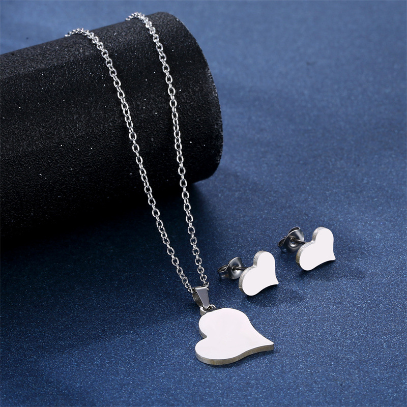 Womenu0027S Simple Style Heart Stainless Steel Titanium Steel Pendant Necklace Jewelry Sets
