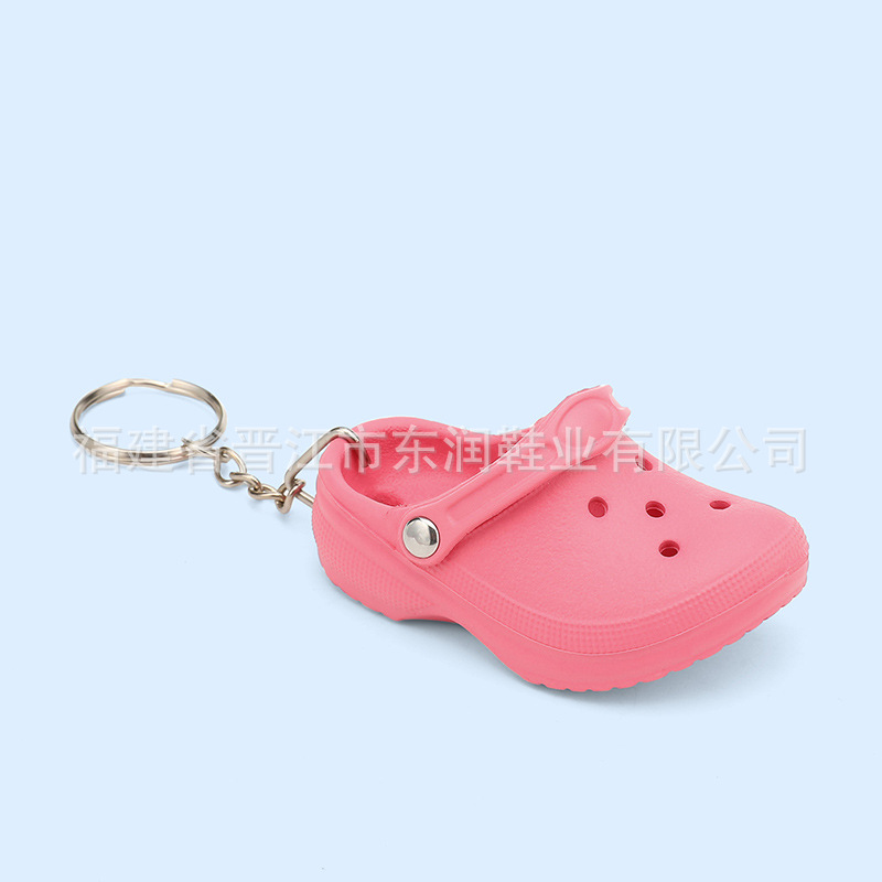 Directo de fábrica nuevo llavero colgante zapatillas accesorios mini agujero zapatos pequeños zapatos hebilla mochila colgante adornos