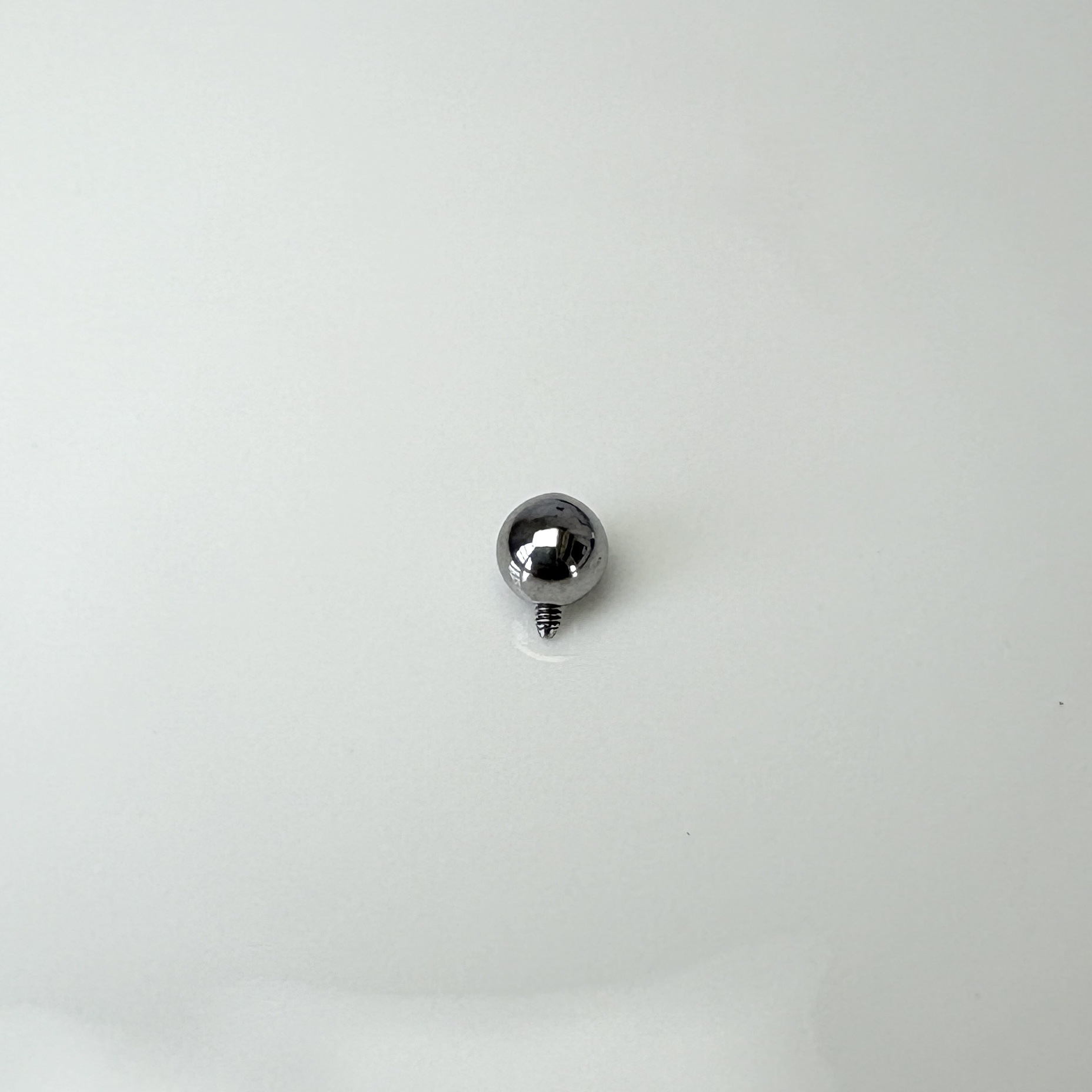 16G labret stud size and finish detail