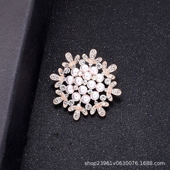 Snowflake Brooch High-end Refined Wholesale Flower Knitwear Pin Pearl Accessory Decorative Factory