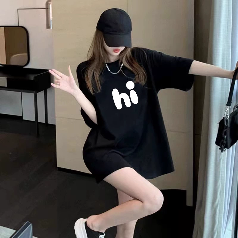 Черная футболка с короткими рукавами, чтобы покрыть задницу