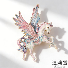 迪莉雪 复古宫廷古着珐琅彩环保合金仿陶瓷翅膀飞马胸针 高级别针