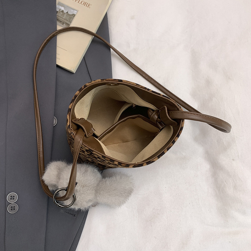 Cross-border 2025 otoño y invierno nuevo esmaltado bolso de cubo de agua nicho de mujer alta sensación bolso de hombro de moda coreana bolso de mochila