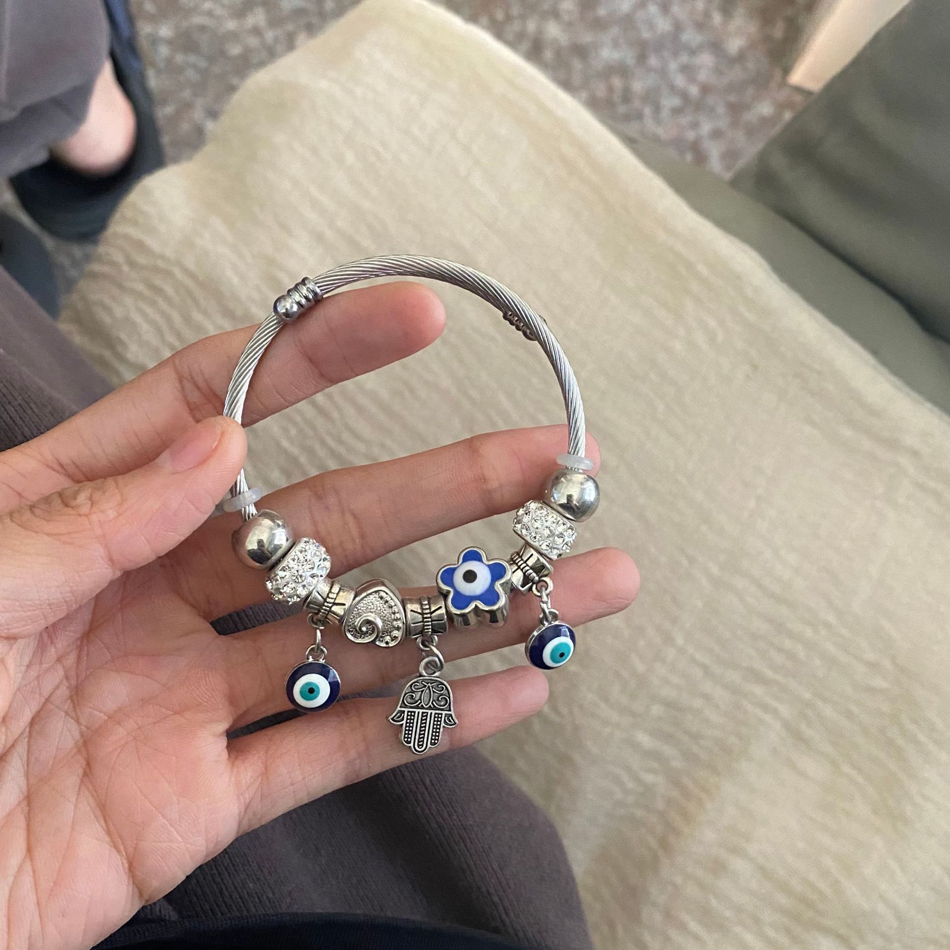 Nicho de la moda versátil pulsera de alto grado de lujo luz diseño personalizado pulsera de Saturno abierto de diamantes incrustado transfronterizo