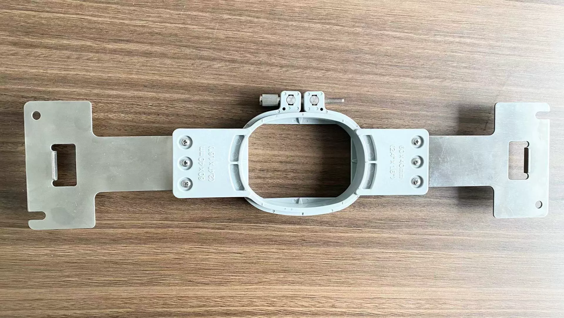 1201 绣框可涂鸦小型绣花机电脑锁边机花样机缝中设备