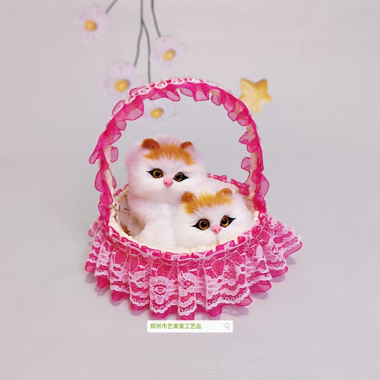 매화빨간색 레이스 바구니 암컷 고양이가 짖을 수 있어요