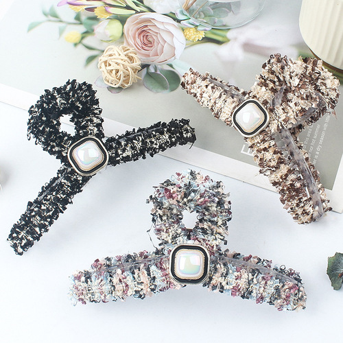 Xiao Xiangfeng Camellia Pearl Fabric Clip Women's Back of Head High-end Temperament Hair Clip Shark Clip Hair Clip